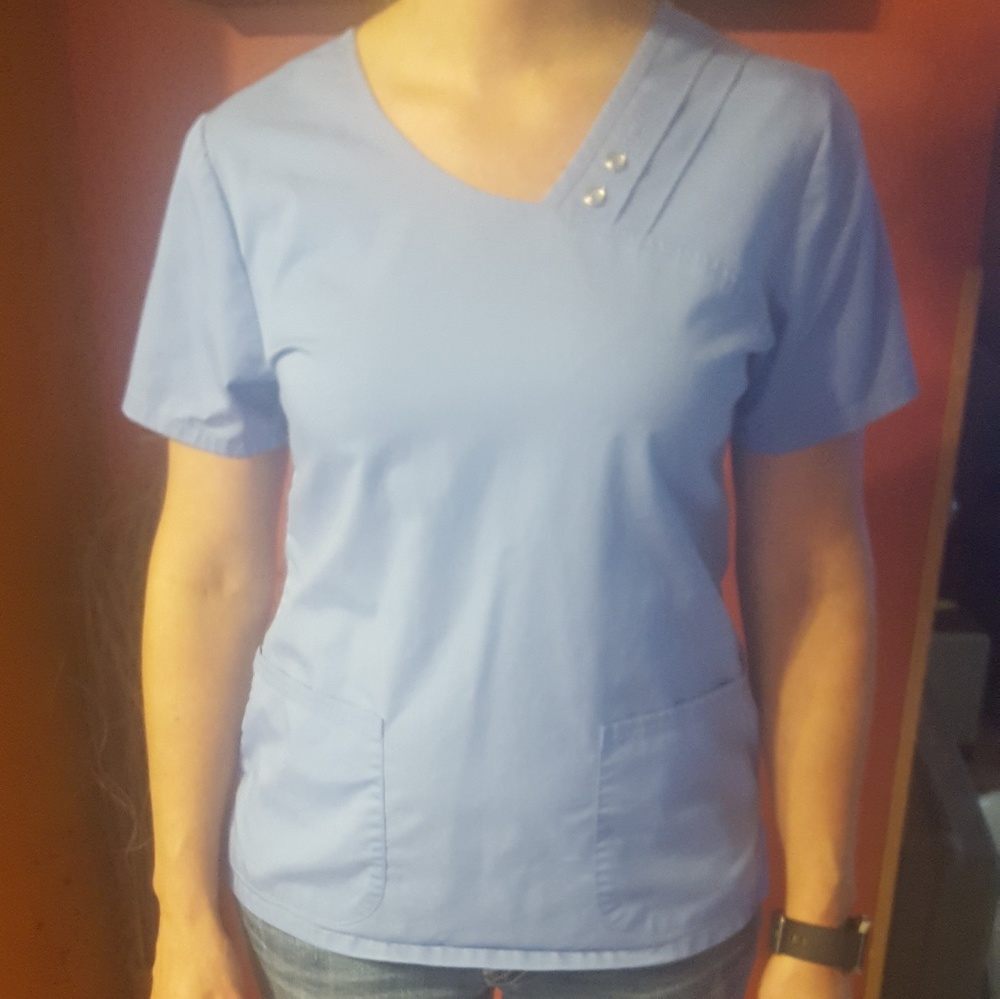 Cherokee luxe crossover scrub top